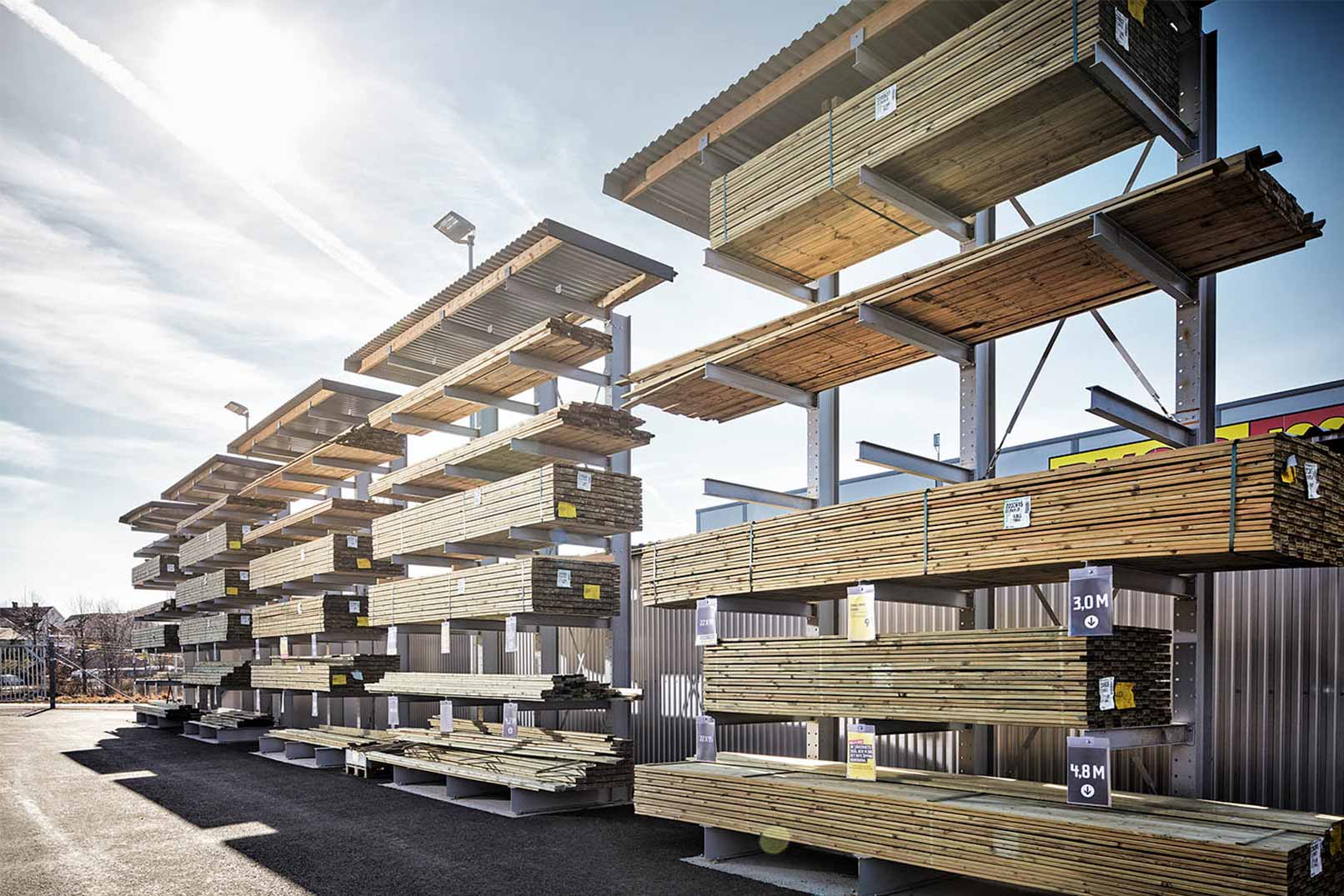 Cantilever racking with roof